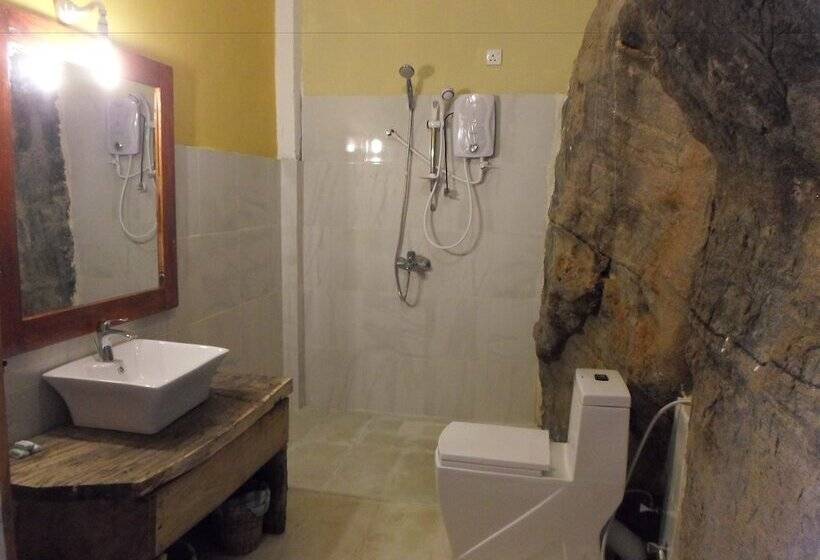 Отель Kirinda Beach Resort