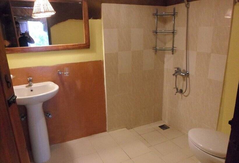 Отель Kirinda Beach Resort