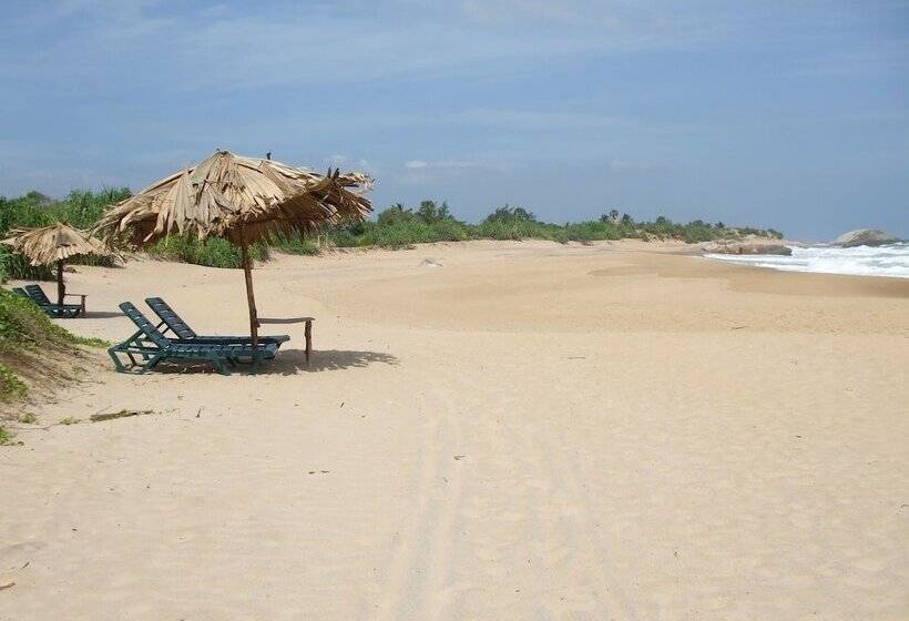 Отель Kirinda Beach Resort