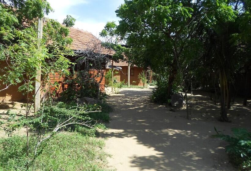 Отель Kirinda Beach Resort