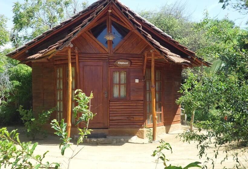 Отель Kirinda Beach Resort