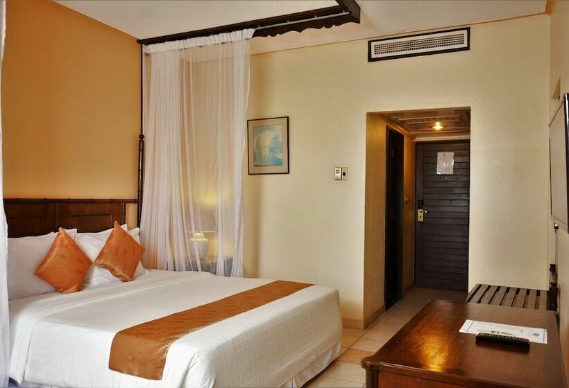 호텔 Mombasa Continental Resort