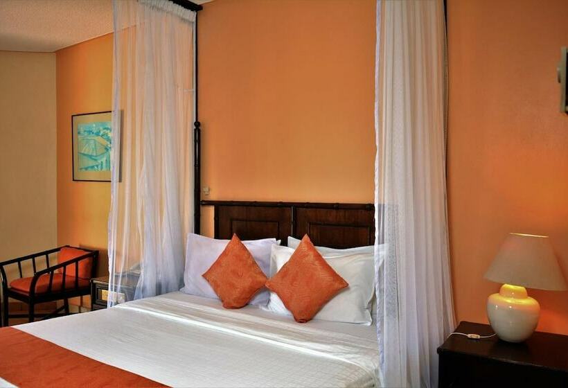 호텔 Mombasa Continental Resort