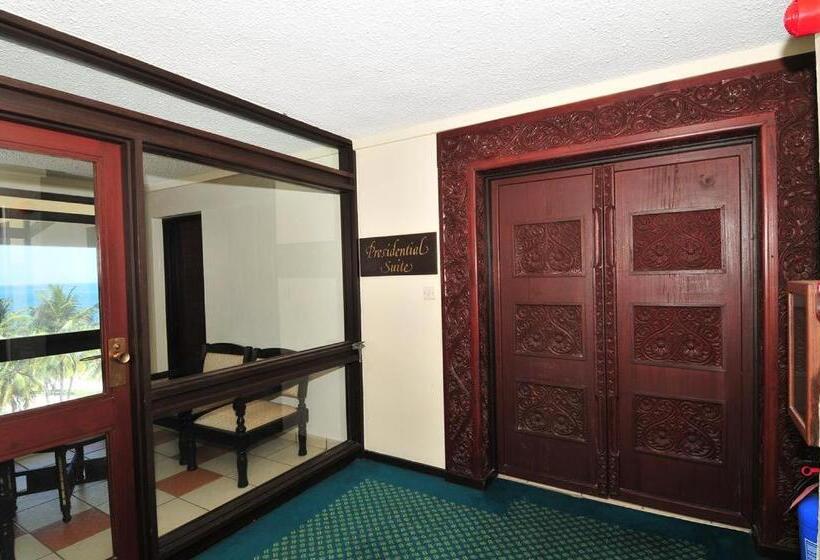 호텔 Mombasa Continental Resort