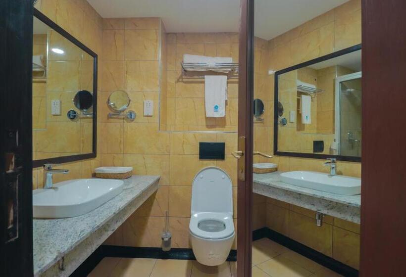 호텔 Mombasa Continental Resort