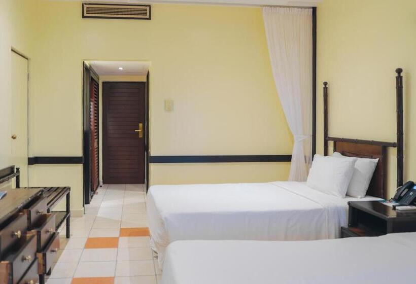 호텔 Mombasa Continental Resort