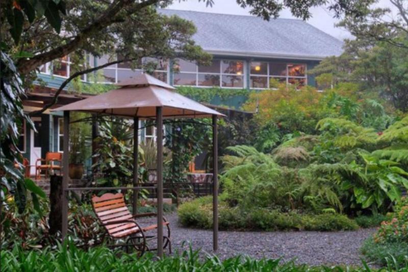 Отель Monteverde Lodge & Gardens By Boena