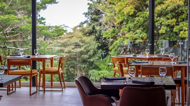 Отель Monteverde Lodge & Gardens By Boena