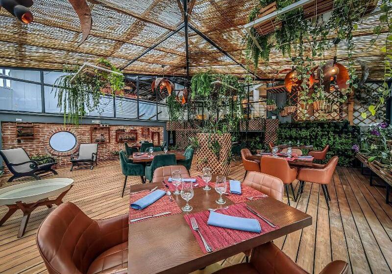 Отель Monteverde Lodge & Gardens By Boena