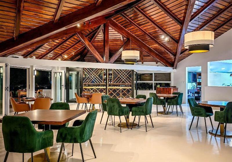 Отель Monteverde Lodge & Gardens By Boena