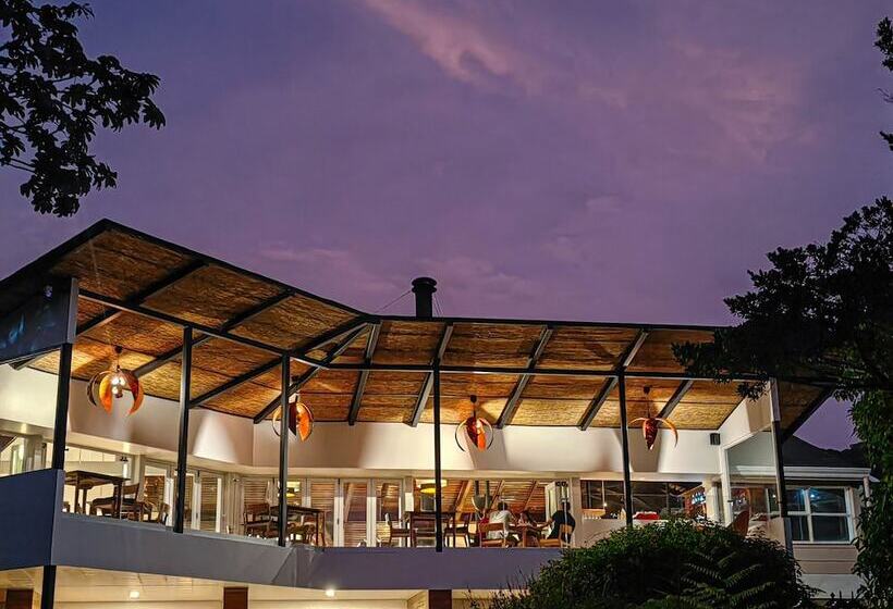 Отель Monteverde Lodge & Gardens By Boena