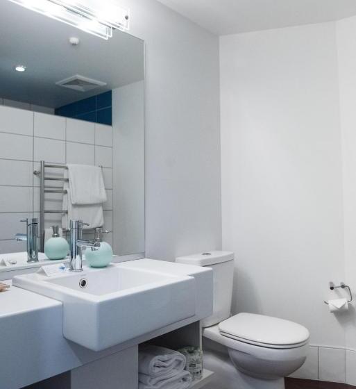 Navigate Seaside Hotel & Apartments