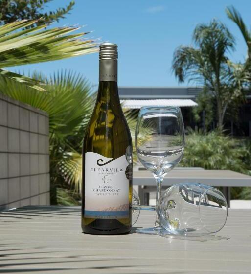 Navigate Seaside Hotel & Apartments