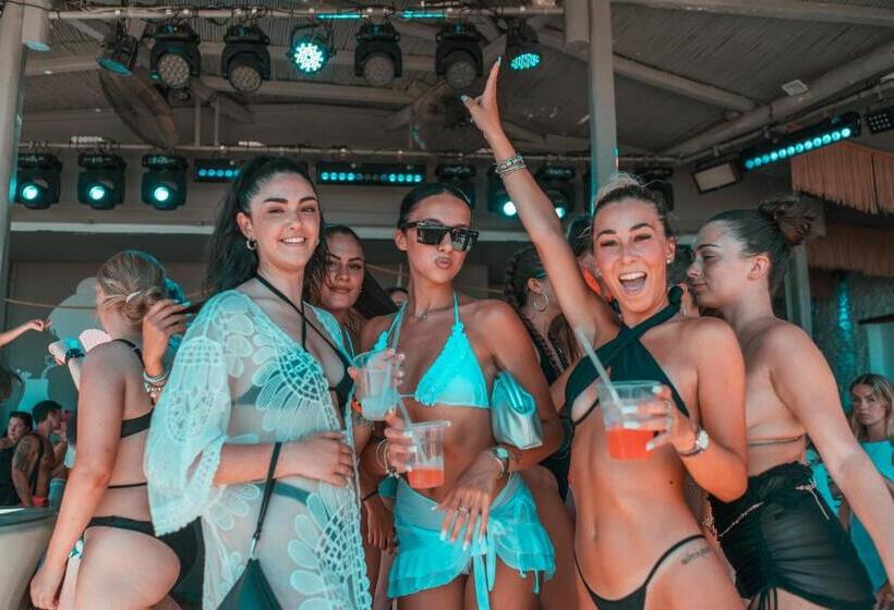 בית מלון כפרי Paradise Beach Resort