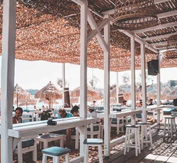 בית מלון כפרי Paradise Beach Resort