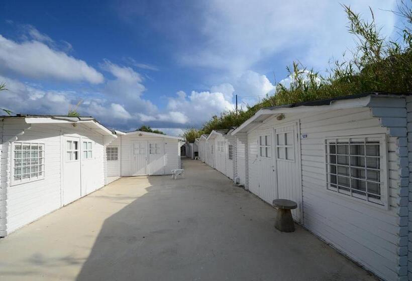 בית מלון כפרי Paradise Beach Resort