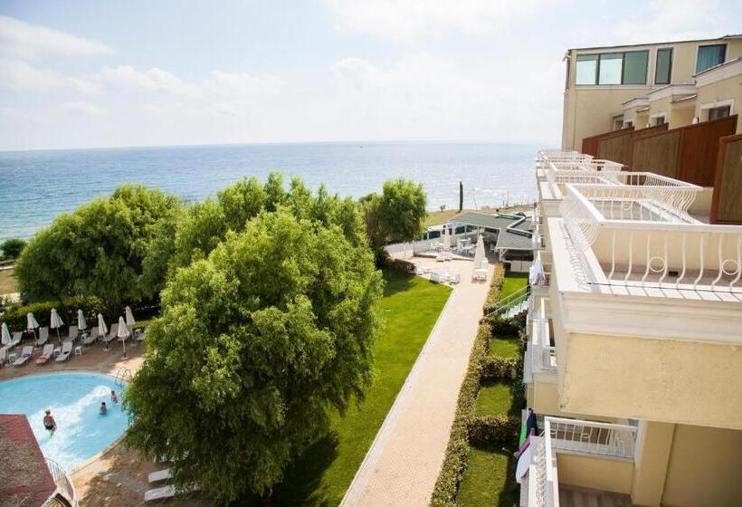 هتل Perla Beach Luxury   All Inclusive & Free Beach Access