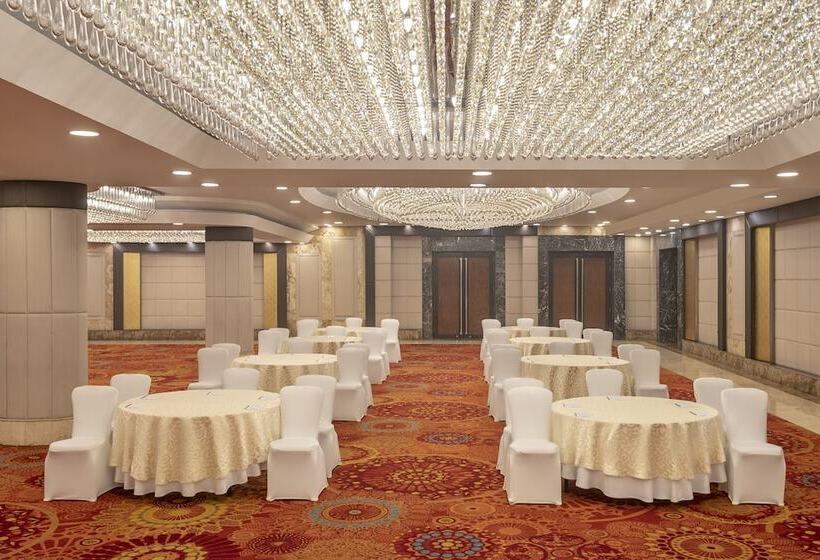 فندق Radisson Blu Kaushambi Delhi Ncr