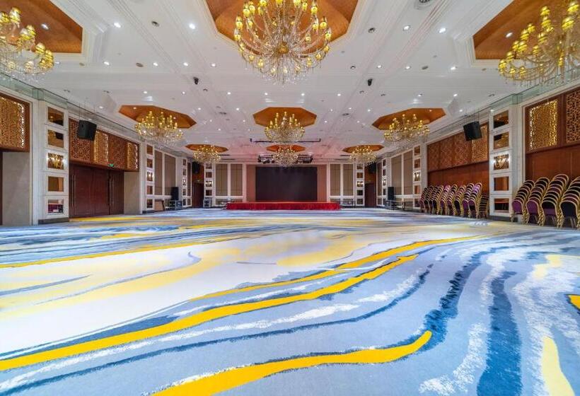 Отель Ramada Yichang