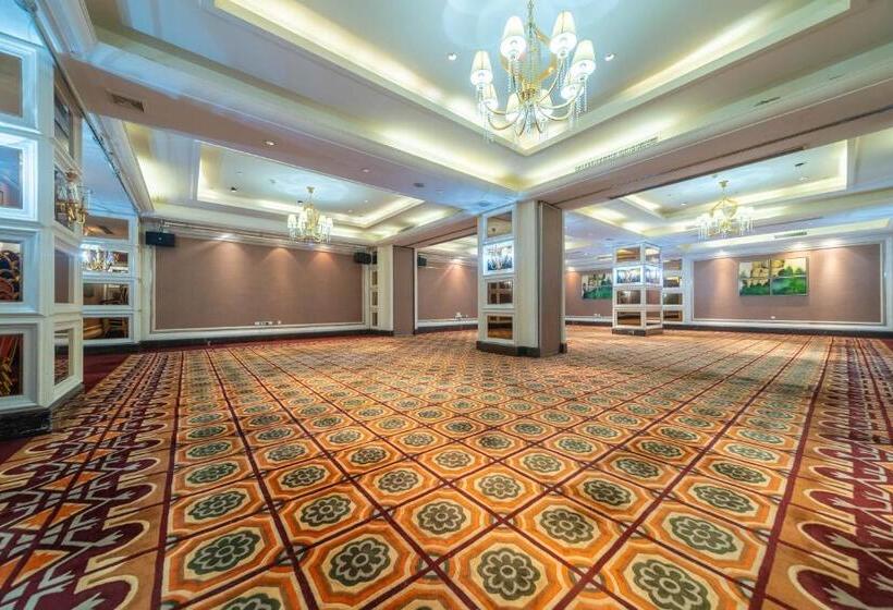 Отель Ramada Yichang