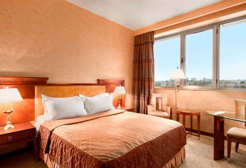 هتل Ramada Plaza By Wyndham Gence