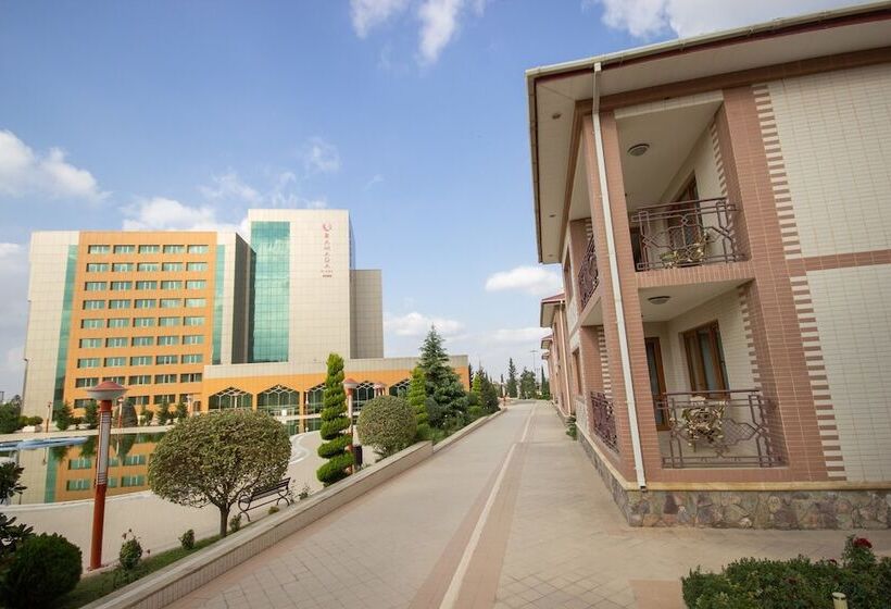 هتل Ramada Plaza By Wyndham Gence