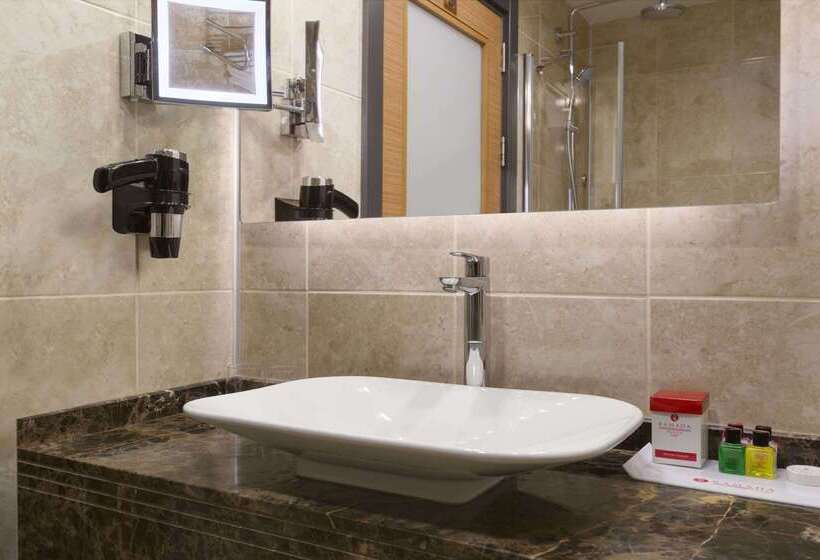 هتل Ramada Plaza By Wyndham Izmit