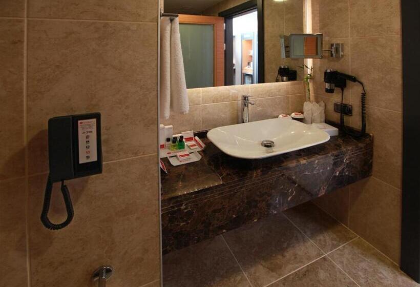 هتل Ramada Plaza By Wyndham Izmit