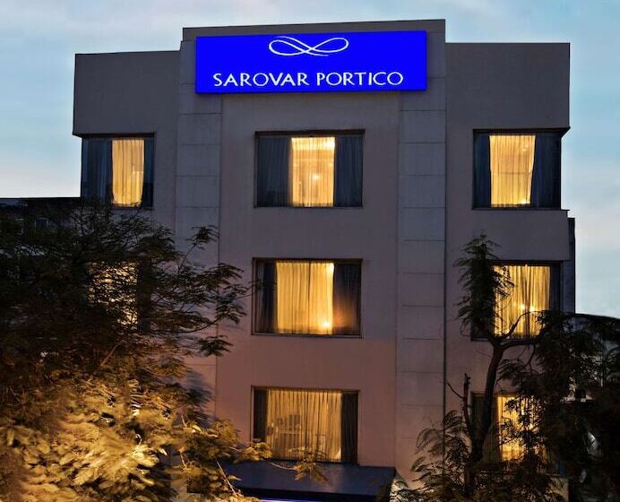 فندق Sarovar Portico Naraina,