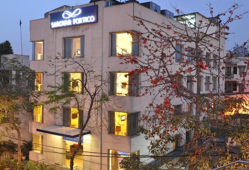 فندق Sarovar Portico Naraina,