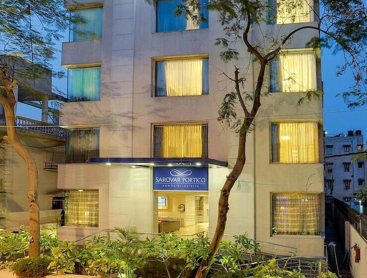 فندق Sarovar Portico Naraina,