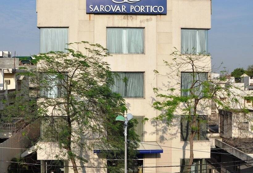 فندق Sarovar Portico Naraina,