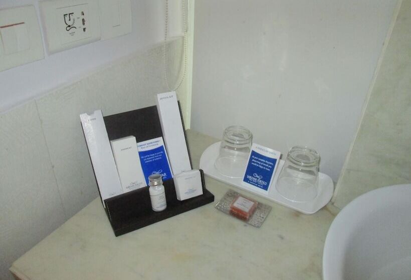 فندق Sarovar Portico Naraina,