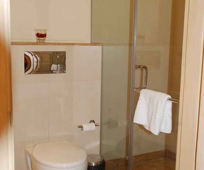 فندق Sarovar Portico Naraina,