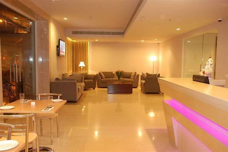 فندق Sarovar Portico Naraina,