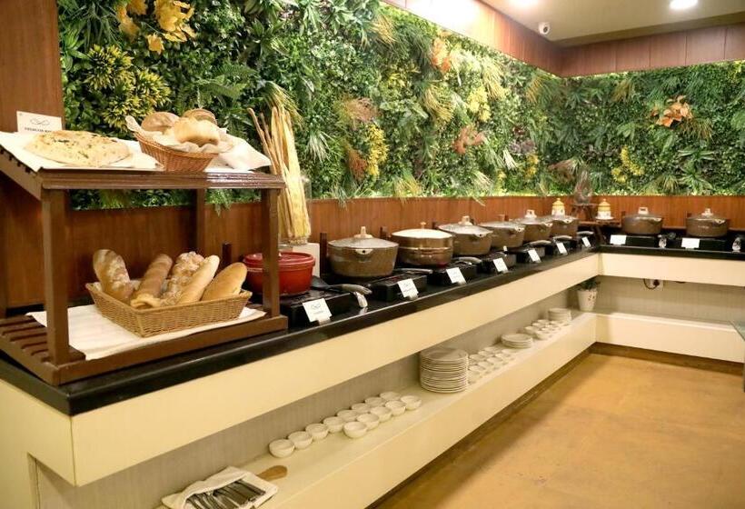 فندق Sarovar Portico Naraina,