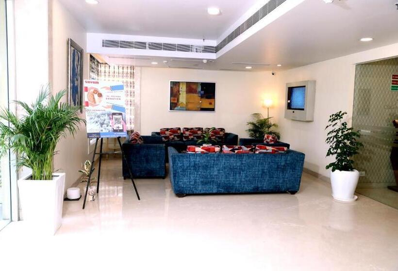 فندق Sarovar Portico Naraina,