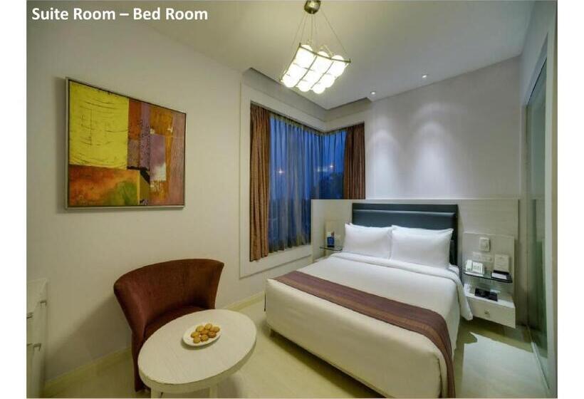 فندق Sarovar Portico Naraina,