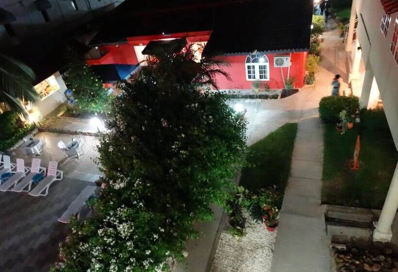 هتل Seaview Gardens