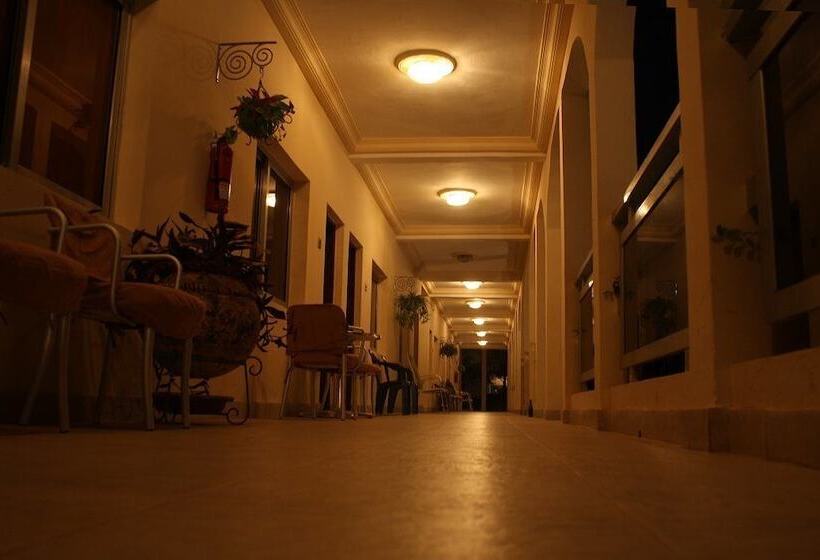 هتل Seaview Gardens