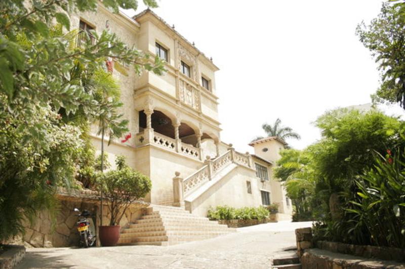 Отель Stein Colonial