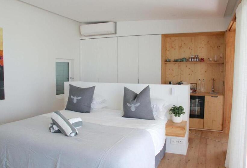 Отель Strandloper Ocean Boutique