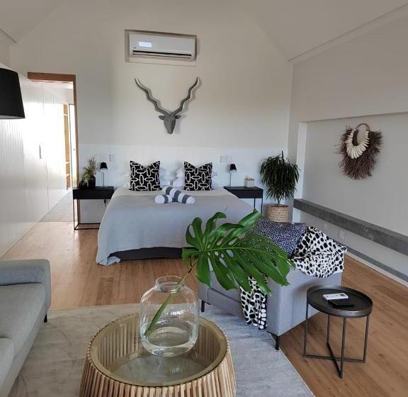 Отель Strandloper Ocean Boutique