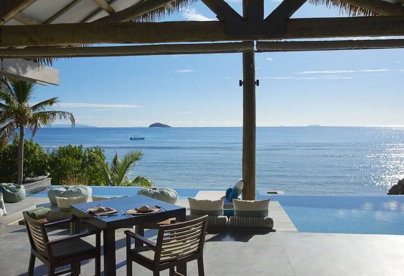 בית מלון כפרי Tadrai Island Resort