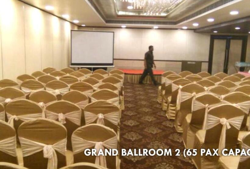 호텔 The Fern Residency  Rajkot