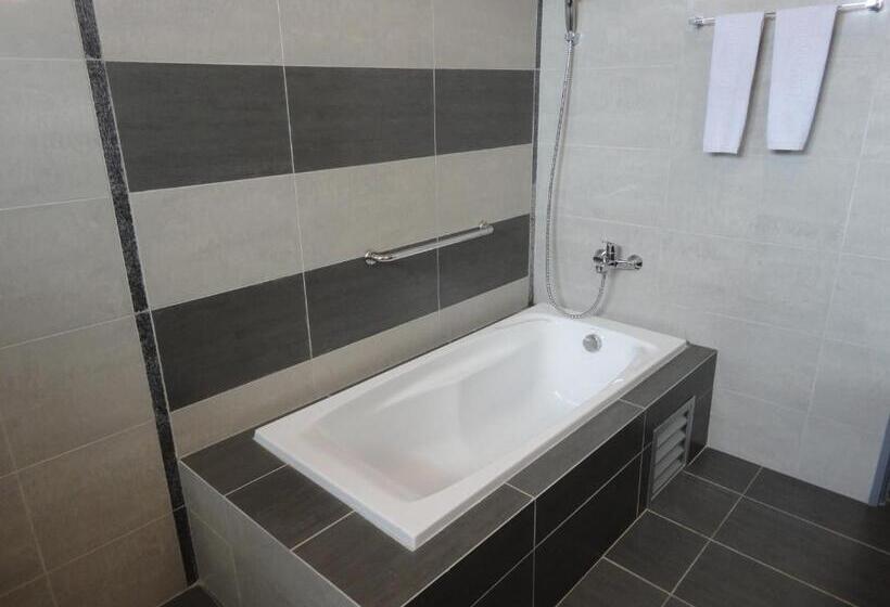 Отель The Pavilion