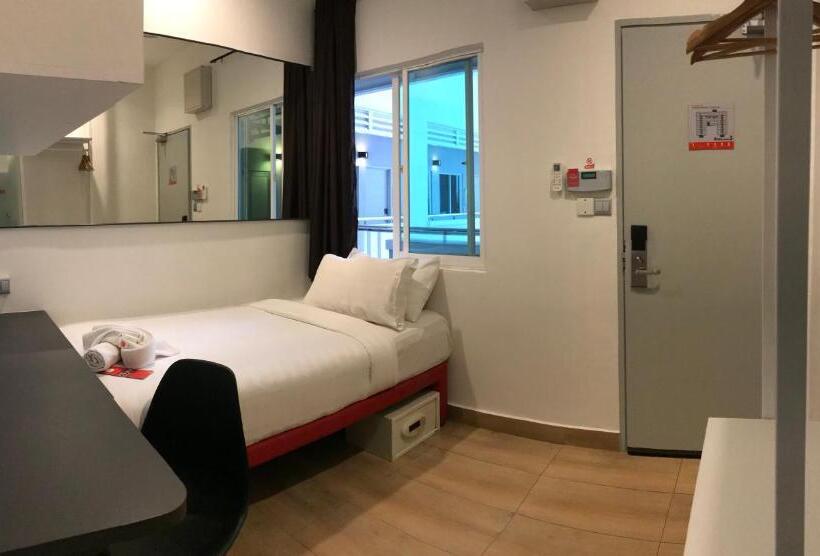 Tune Hotel Klia Aeropolis