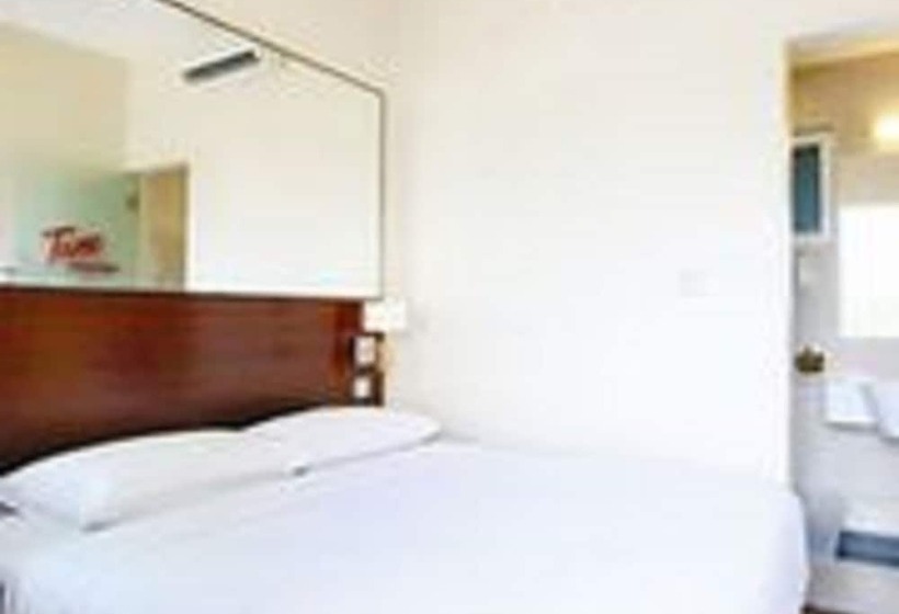 Tune Hotel Klia Aeropolis