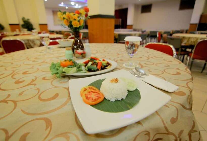 Отель University