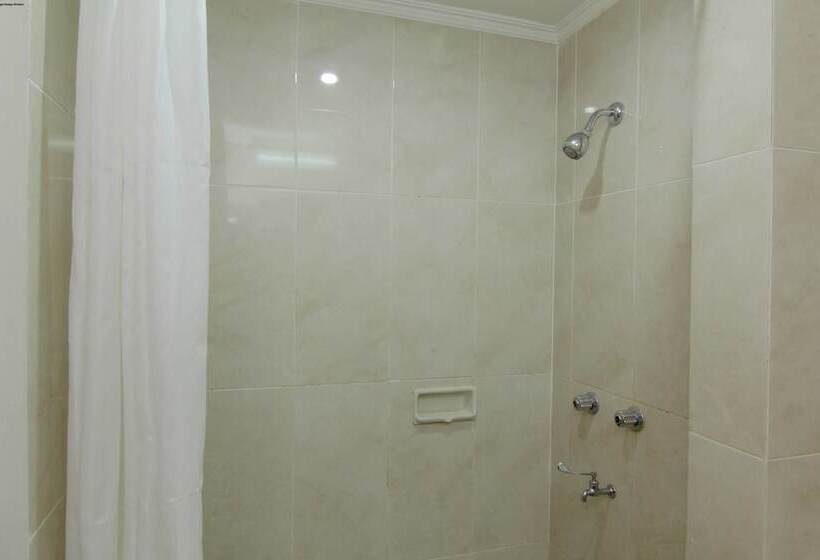 Отель University